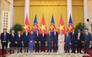 Đại sứ các nước ASEAN đến chào và chúc  mừng Chủ tịch nước Võ Văn Thưởng