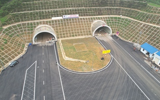 Hoàn thành hầm Thung Thi trên cao tốc Mai Sơn - Quốc lộ 45