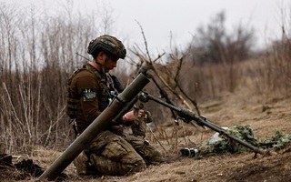 Ukraine sẵn sàng phản công, Nga tăng cường sản xuất vũ khí
