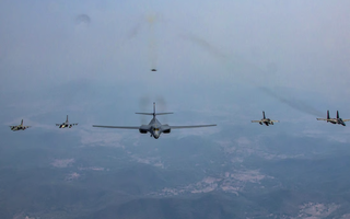 Máy bay ném bom Mỹ xuất hiện tại khu vực “nhạy cảm” Ấn Độ - Trung Quốc