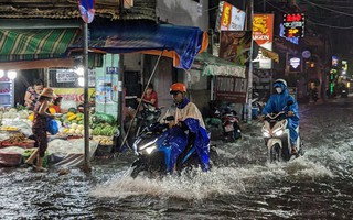 Trời không quá nắng nhưng TP HCM vẫn nóng hầm hập, khi nào có "mưa vàng"?