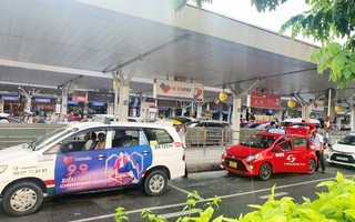 Thu hồi quyết định tính thêm phí với taxi vào sân bay Tân Sơn Nhất
