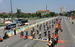 Văn Bình về nhất chặng đua dài nhất Cúp truyền hình TP HCM - Tôn Đông Á 2023