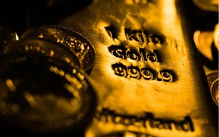 Giá vàng ổn định trên 2.000 USD/ounce khi Mỹ có dấu hiệu suy thoái