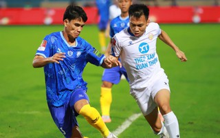 CLB Nam Định thoát thua phút cuối để tạm dẫn đầu V-League 2023