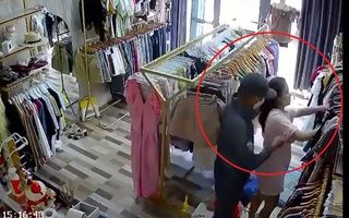 Bắt tên cướp dùng dao khống chế người phụ nữ ở cửa hàng quần áo