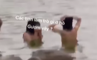 Xôn xao hình ảnh nghi cắt ghép cảnh 2 cô gái "tắm tiên" ở hồ Gươm