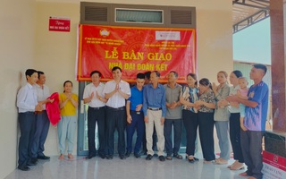 Agribank Đắk Lắk bàn giao nhà Đại đoàn kết do Agribank tài trợ