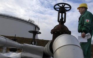 Ba Lan thiệt hại hàng tỉ USD vì lệnh cấm dầu Nga