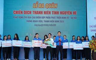 5.000 lá cờ Tổ quốc đến với Long An