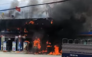 Cây xăng ở Bình Định bất ngờ bốc cháy