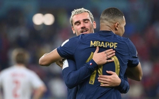 Griezmann thừa nhận "khó chịu" với Mbappe trên tuyển Pháp