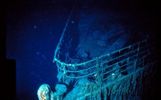 Tàu ngầm du lịch mất tích khi tham quan xác tàu Titanic