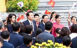 Chủ tịch nước Võ Văn Thưởng và Phu nhân đón Tổng thống Hàn Quốc và Phu nhân