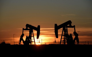 Giá dầu thế giới dự kiến tăng mạnh nửa cuối năm 2023