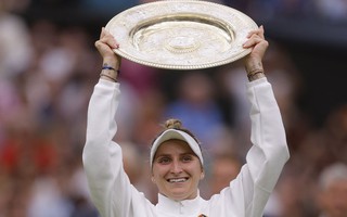 Tay vợt nữ không được xếp hạt giống bất ngờ vô địch Wimbledon