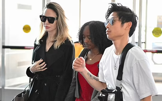 Pax Thiên rời New York cùng mẹ Angelina Jolie và Zahara