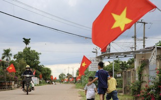 Rực rỡ "Đường cờ Tổ quốc" qua xã Ea Hu – Đắk Lắk