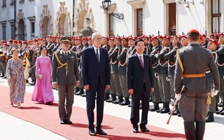Cận cảnh lễ đón Chủ tịch nước Võ Văn Thưởng thăm Áo tại Cung điện Hofburg