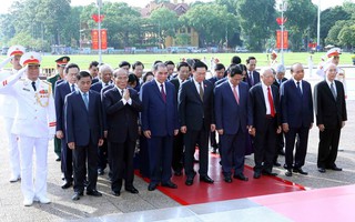 Lãnh đạo Đảng, Nhà nước tưởng niệm các Anh hùng liệt sĩ, vào Lăng viếng Chủ tịch Hồ Chí Minh