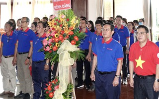 Báo Người Lao Động về nguồn, dâng hương tưởng niệm Chủ tịch Hồ Chí Minh tại Bình Thuận
