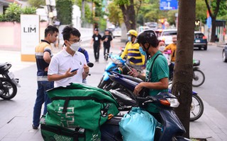 Phí vận chuyển hàng online trong nước "đắt đỏ"