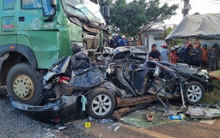 Xe tải tông 2 lần khiến ôtô của CLB HAGL gặp nạn, 3 người tử vong