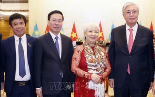 Tổng thống Kazakhstan gặp lại bạn đồng niên trong chiêu đãi do Chủ tịch nước chủ trì