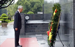 Thủ tướng Lý Hiển Long vào Lăng viếng Chủ tịch Hồ Chí Minh