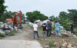 Người đàn ông đổ trộm hơn 353 tấn rác thải gây ô nhiễm môi trường bị khởi tố