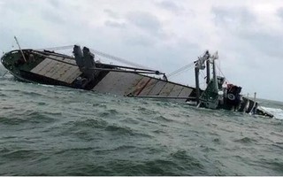 Phát hiện mảnh vỡ tàu cá, 3 người trong gia đình mất tích