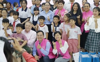 Nu Skin Việt Nam tặng 200 suất học bổng và quà tặng cho trẻ em