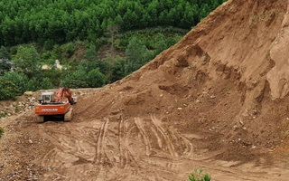 "Đất tặc" lãnh án vì ăn trộm đất lấy…quan hệ