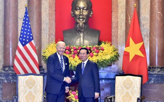 Chủ tịch nước tặng Tổng thống Biden cuốn sách "Hồ Chí Minh - Thư gửi nước Mỹ"