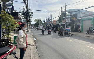 Vụ người mẹ gõ cửa từng nhà tìm nguyên nhân cái chết của con gái:  Nhân chứng nói tài xế bóp còi inh ỏi