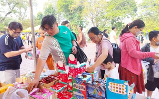 Hơn 500 công nhân hào hứng mua sắm tại “Phiên chợ nghĩa tình - Tết đoàn viên” 