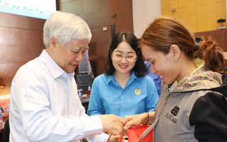 Chủ tịch Ủy ban Trung ương MTTQ Việt Nam tặng quà Tết tại Bình Dương