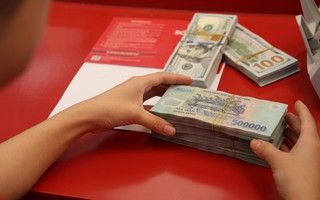 Giá USD "chợ đen" tăng vọt