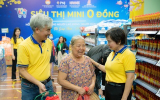 Người dân TP HCM sắm Tết ở siêu thị mini 0 đồng: “Tết no bụng là mừng”