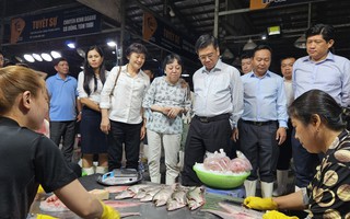 Lãnh đạo TP HCM khảo sát đêm ở chợ đầu mối Bình Điền 