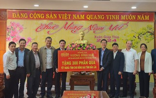 Chủ tịch Quốc hội tặng quà Tết cho người dân Đắk Lắk