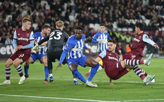 Brighton cầm chân West Ham, Man United trượt dài bảng xếp hạng