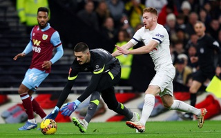 Hậu vệ lập siêu phẩm, Tottenham chật vật vượt vòng ba FA Cup