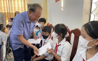 Trao tặng 350 suất học bổng cho học sinh dân tộc thiểu số tỉnh Khánh Hòa