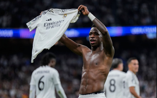 Vinicius bùng nổ, Real Madrid ngược dòng khó tin hạ Dortmund 