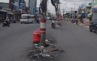 Hàng cột điện giữa đường