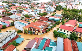 Hơn 20.000 nhà dân bị ngập sâu ở Quảng Bình: Làng mạc "xứ Lệ" chìm trong biển nước