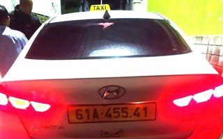 Phân tích pháp lý vụ tài xế taxi "chui" xịt hơi cay vào mặt khách