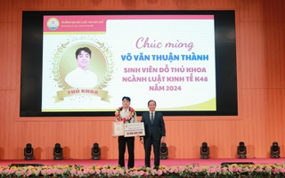 Thủ khoa Trường ĐH Luật Huế được thưởng 30 triệu đồng