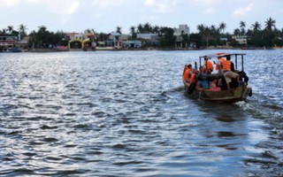 Phà hỏng, cả ngàn người dân xã đảo Tam Hải mỏi mòn "gọi đò ơi"